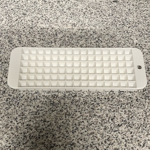 NWOT EUC ~ Variety of Sizes of Ice Trays and 1 Popsicle Holder Total of 8 trays - Picture 5 of 7